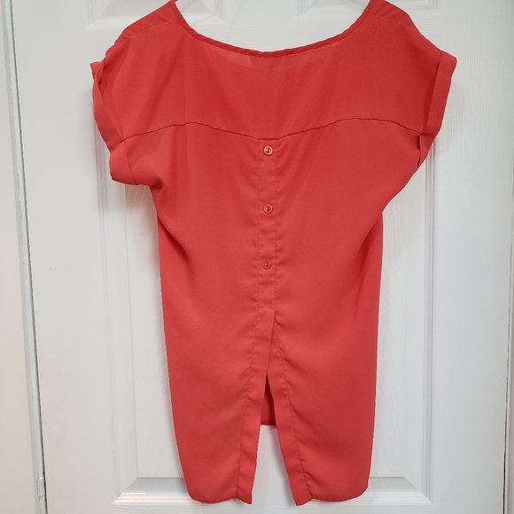 6/$20 Coral Blouse like Tee - Picture 3 of 4